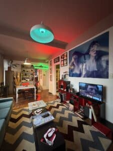 Um apartamento nos Campos Elíseos onde arte e arquitetura se encontram. A ambientação criada para a artista Bia Ferrer integra obras, decoração e identidade em uma composição íntima, sensível e contemporânea um refúgio artístico que traduz sua essência com poesia.