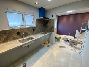 Sofisticação leve e contemporânea no Campo Belo. Integração, luz natural e design elegante para um lar acolhedor e funcional.